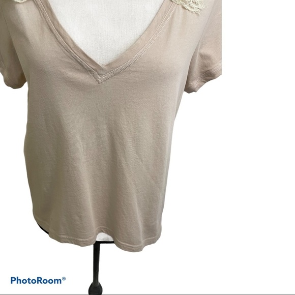 OOnagh V-neck with lace on collar top size small blouse beige - Picture 2 of 6